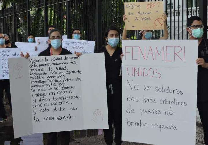 Médicos residentes protestan en varios hospitales del país