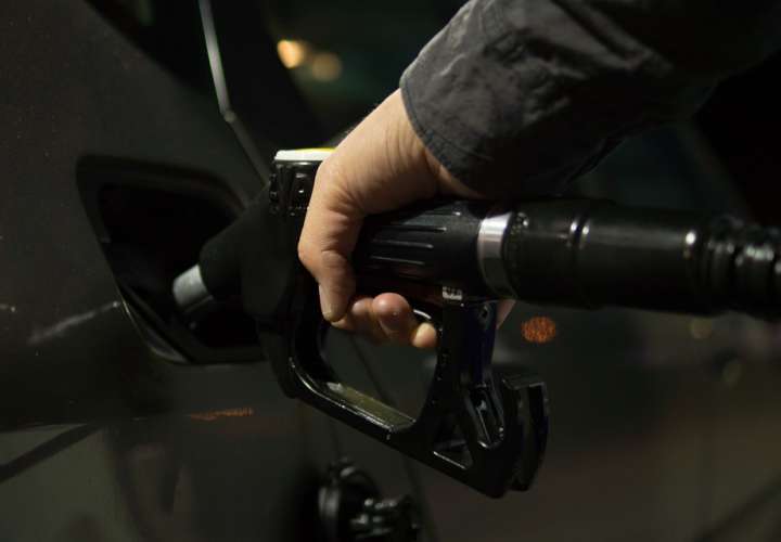 Gasolina baja de precio por 15 días