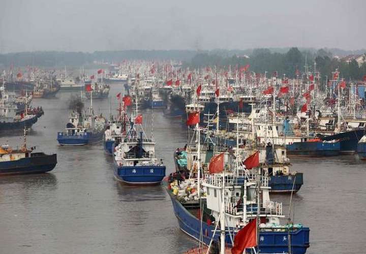Pompeo advierte sobre flota pesquera china