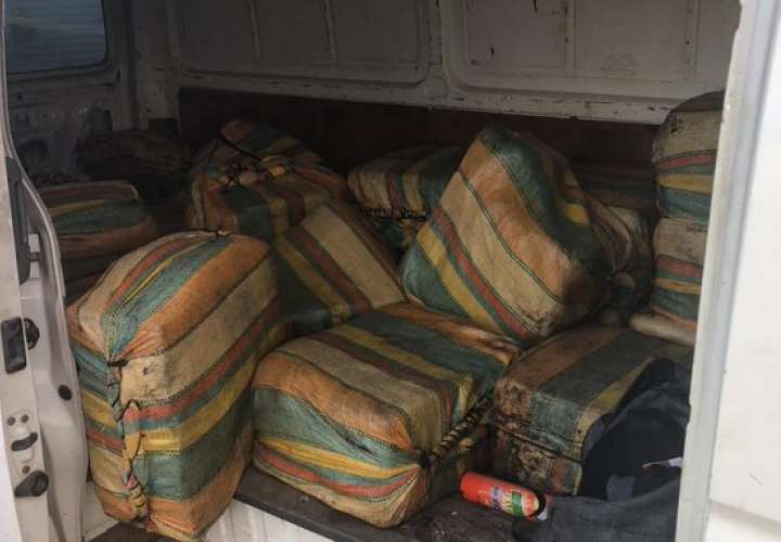 Caen 5 con varios sacos de droga que transportaban en dos autos en Pacora