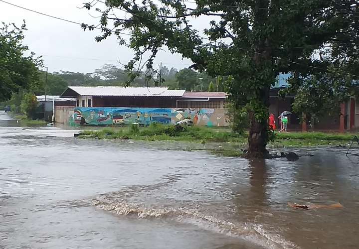 Mal tiempo provoca inundaciones y susto entre chiricanos