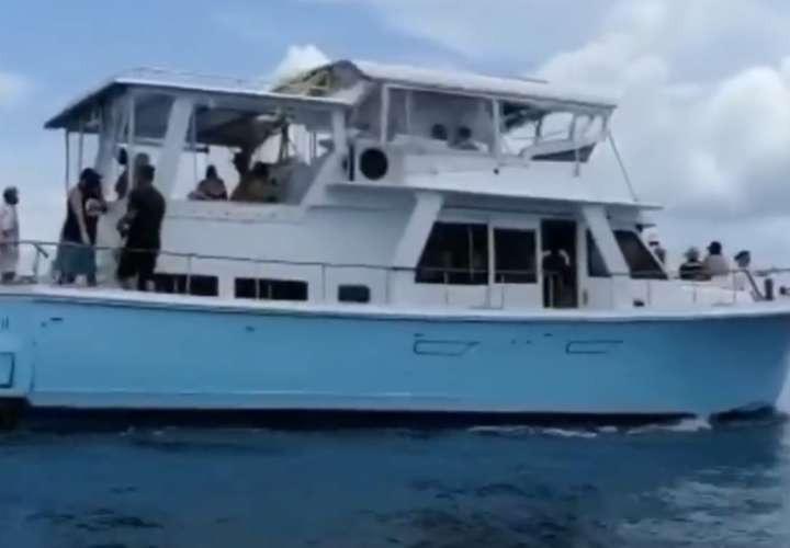 Sorprenden turistas a bordo de velero en Isla Colón pese a restricciones (Video)
