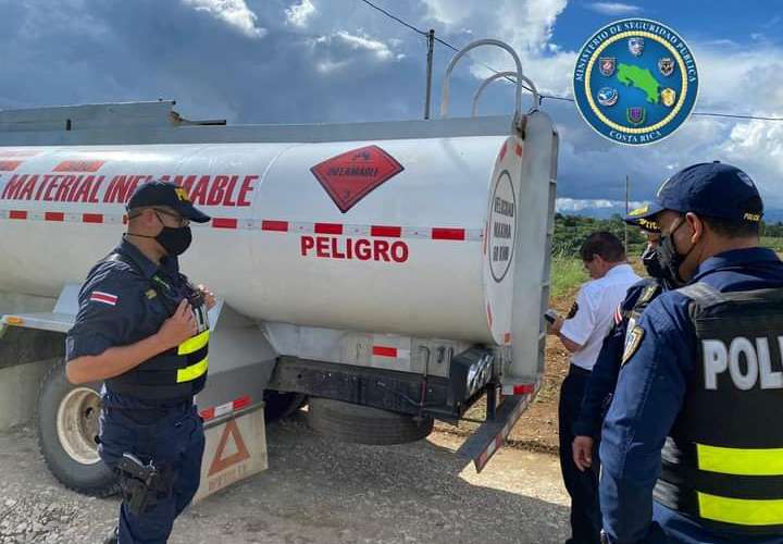 Retienen camión cisterna cargado de combustible en Coto Brus; salió de Panamá