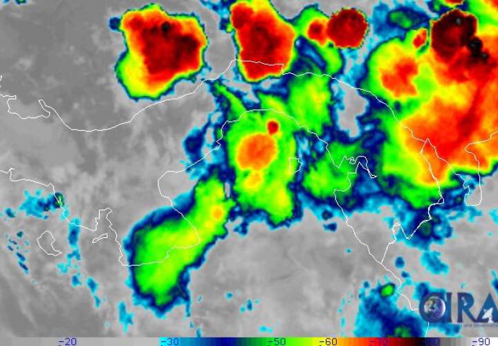 Paso de onda tropical golpea Panamá dejando lluvias y tormentas eléctricas