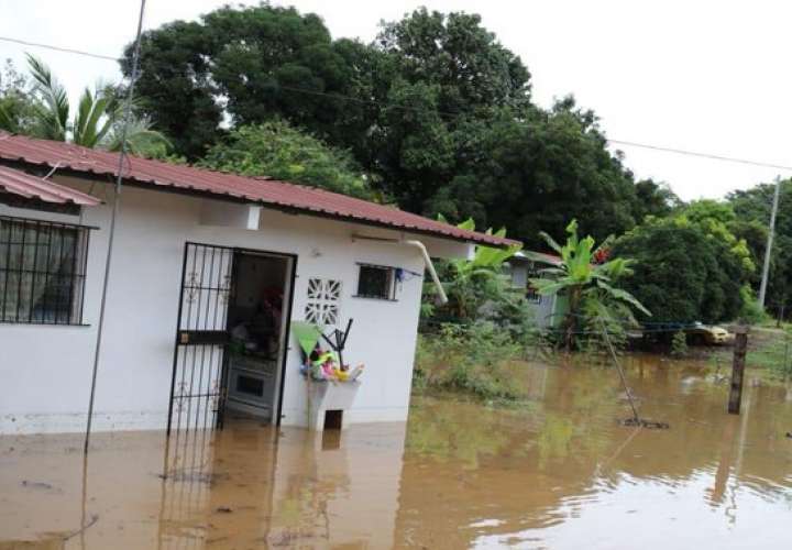 68 casas afectadas por lluvias y desbordamiento de río en Chepo
