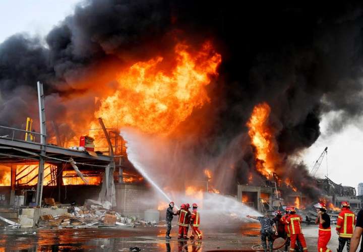 Incendio en el puerto de Beirut estremece de nuevo al país 1 mes de la explosión