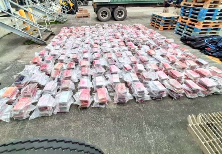 Decomisan mil paquetes de cocaína escondidos en un contenedor  