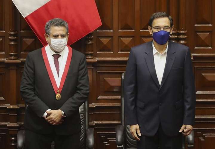  Vizcarra supera grave crisis política y seguirá como presidente de Perú