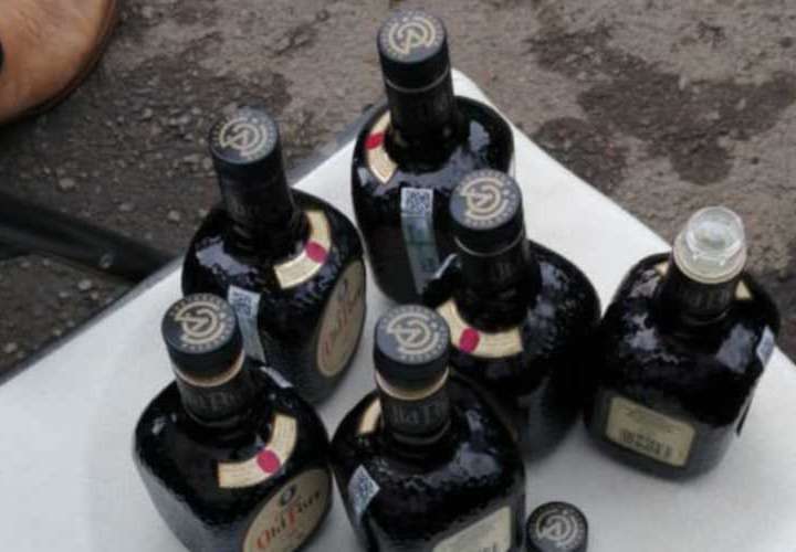 Llanto, típico y Old Parr a pico de botella en funeral de Adelith en Macaracas