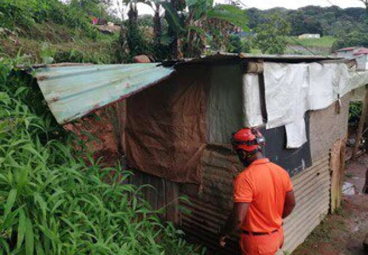 Tres viviendas afectadas por deslizamiento en Arraiján