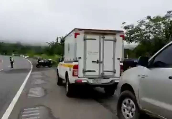 ¡Trágico! Dos muertos al caer camión articulado a precipicio en Viguí  [Video]