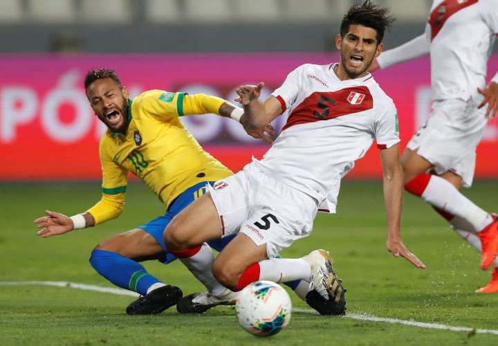 Neymar "es un payaso", afirma el peruano Zambrano