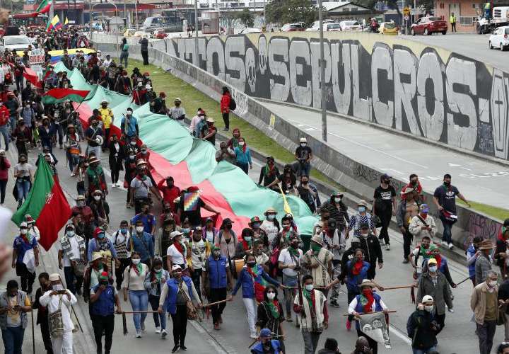 La alcaldesa de Bogotá recibe a la minga indígena 