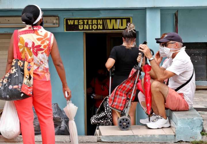 Western Union cerrará sus 407 sucursales en Cuba por las sanciones de EEUU.