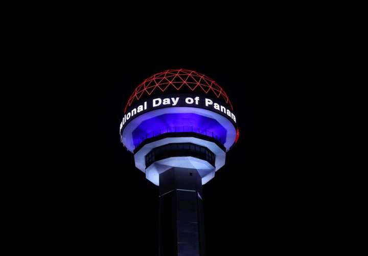 La torre Atakule de Ankara se ilumina con los colores de Panamá 