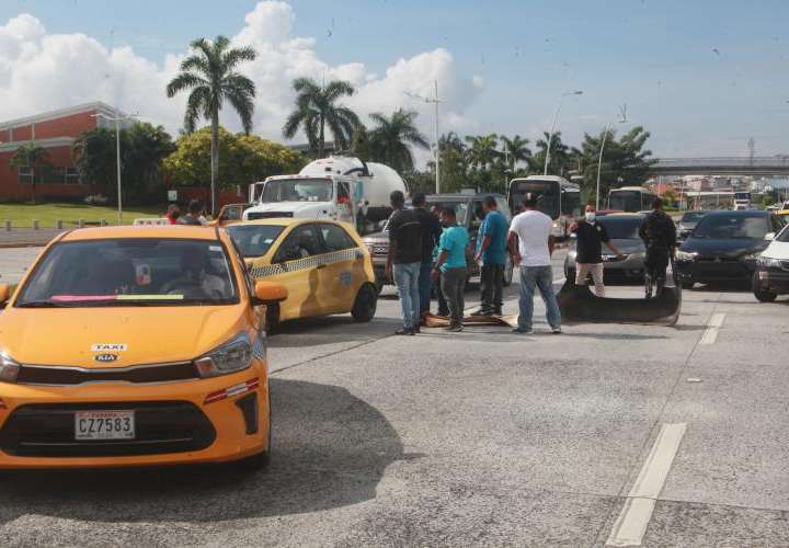 ATTT vuelve a recular en la circulación de taxis