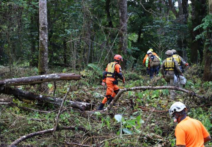 Labores de búsqueda y rescate se concentran en 4 frentes en Volcán