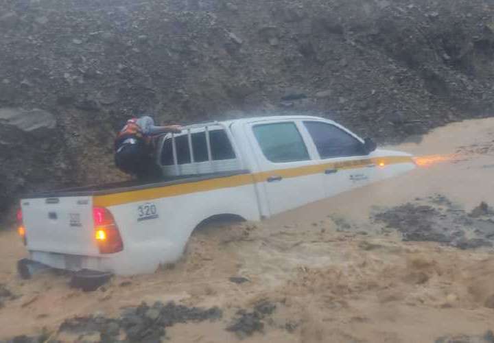 Evacúan familias en Cerro Punta y Volcán, deslizamientos en Gualaca