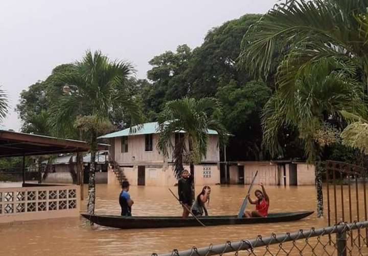 Ayuda a familias darienitas afectadas por inundaciones empieza a llegar