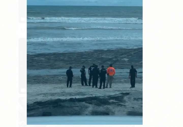 Desaparece en playa Teta; unidades de rescate lo buscan 