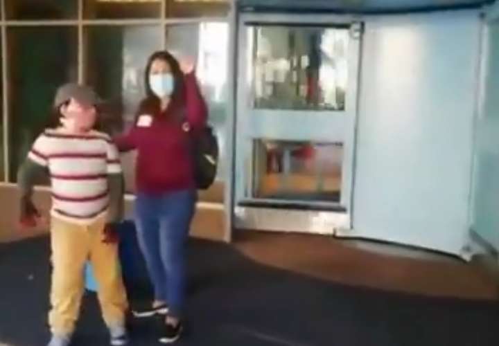 ¡Guerrero¡ Emanuel sale del hospital Shriners de Galveston en Estados Unidos