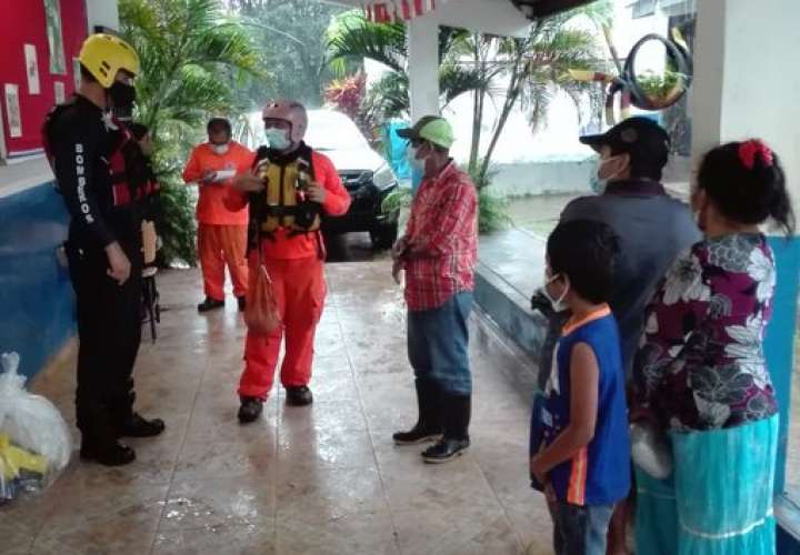 Evacúan a familias en Veraguas por inundaciones