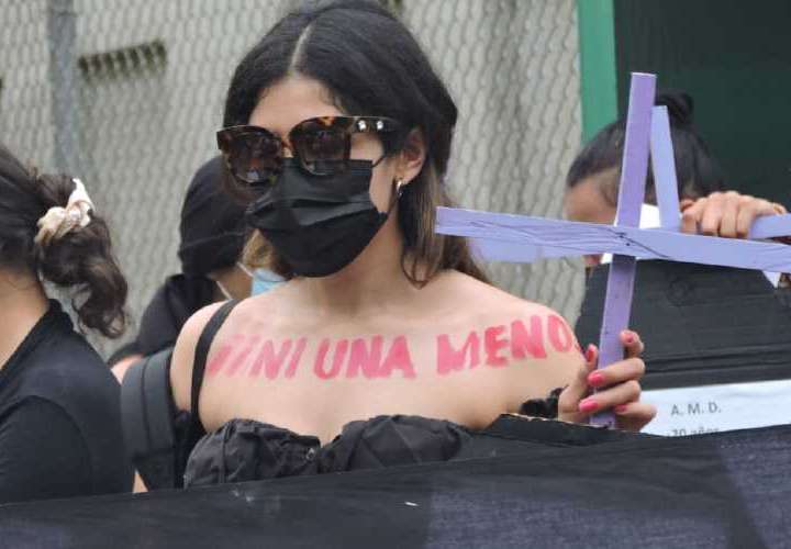 Protestan contra la violencia a la mujer