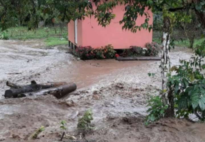 Inundaciones en Río Sereno, sigue martirio por el mal tiempo
