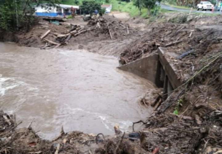 Inundaciones en Río Sereno, sigue martirio por el mal tiempo