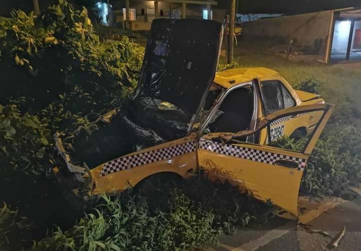 Muere pasajero de taxi en vuelco en Chilibre