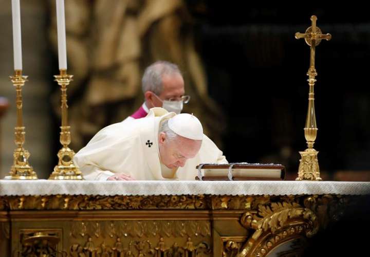  El papa celebró la misa con ocasión de la festividad de la Virgen de Guadalupe