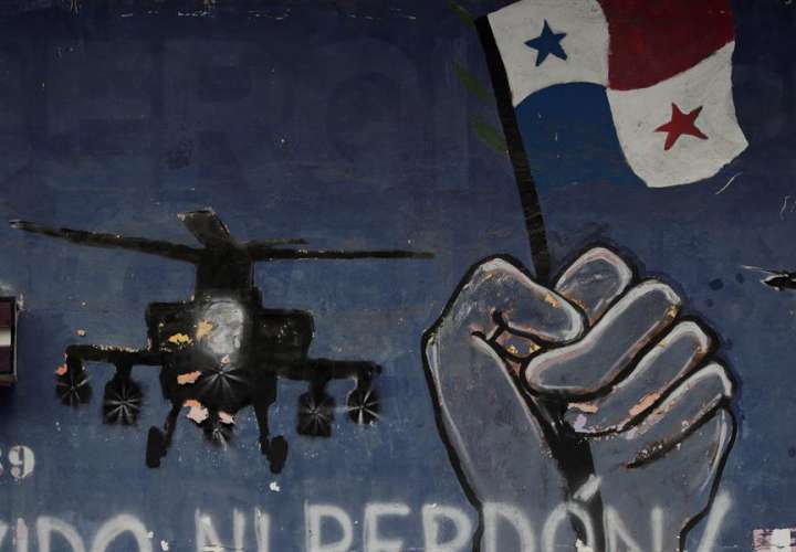 Mural conmemorativo de la invasión de los Estados Unidos al_barrio_de El Chorrillo. Foto: EFE/Archivo