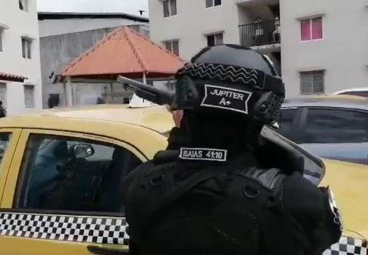 Policías se toma las multis de Curundú tras balacera [Video]