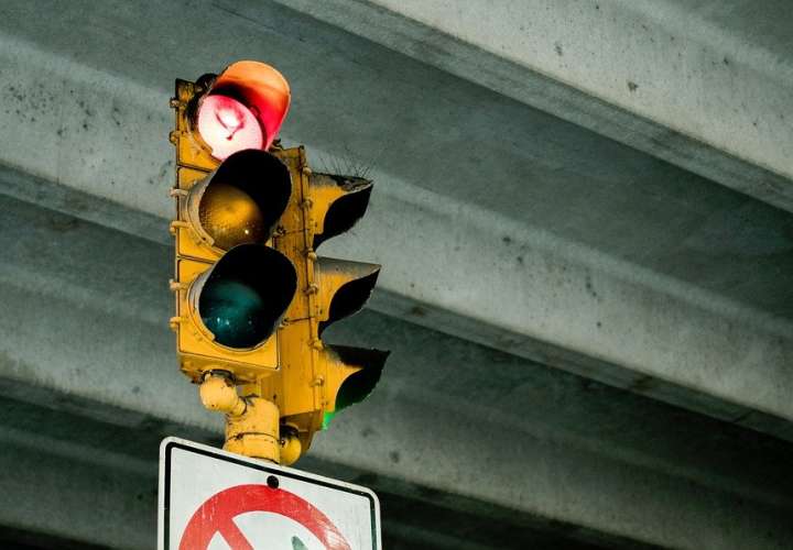 ATTT pide extender contrato de $3.3 millones para mantenimiento de semáforos 