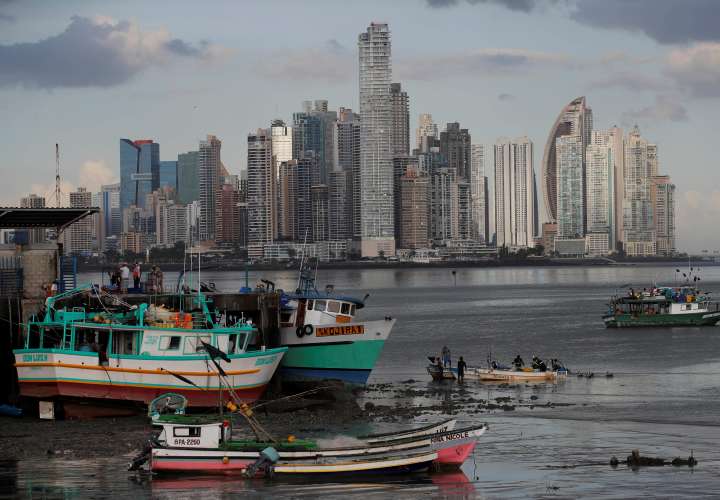 Empleo y producción con "dificultades" en Panamá pese a crecimiento en 2021