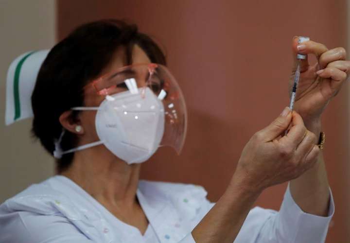 En Panamá,  5,594 personas han recibido la vacuna COVID-19