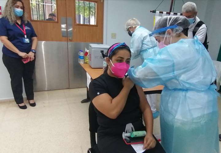 Finaliza primera fase de vacunación en Herrera