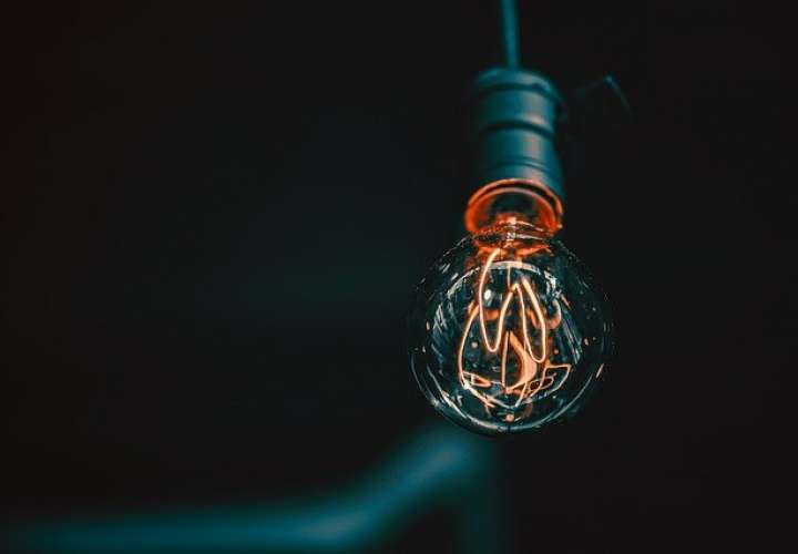 La suspensión del suministro de energía eléctrica solo se puede realizar con respecto a la morosidad en la facturación de la energía eléctrica. Foto: Pixabay