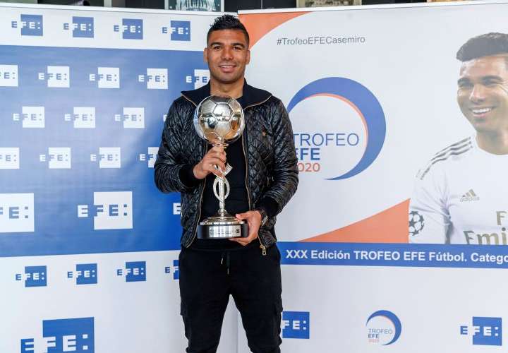 Casemiro recibe el Trofeo EFE 2020