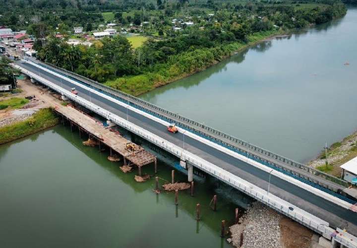 Inauguran puente Panamá - Costa Rica sobre río Sixaola