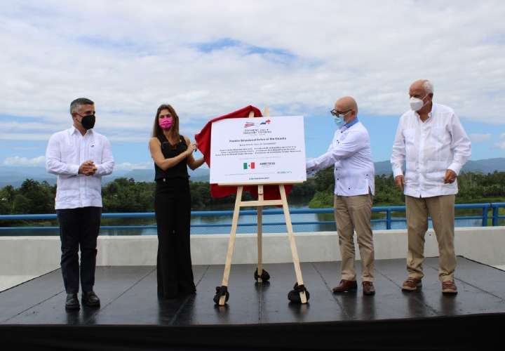 Inauguran puente Panamá - Costa Rica sobre río Sixaola