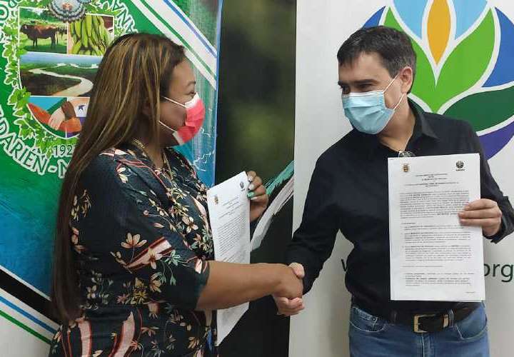 Firman acuerdo para proteger recursos naturales en Pinogana