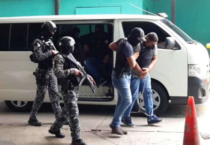 Pandilleros de ‘Bagdad’ sentados en el banquillo de los acusados