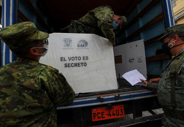 Ecuatorianos eligen nuevo presidente