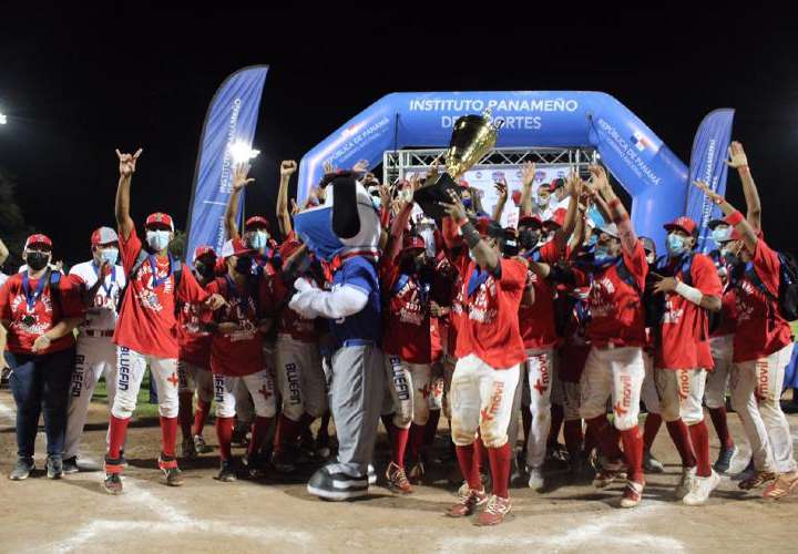 La Leña Roja de Coclé ardió y fue clave para el título del béisbol juvenil