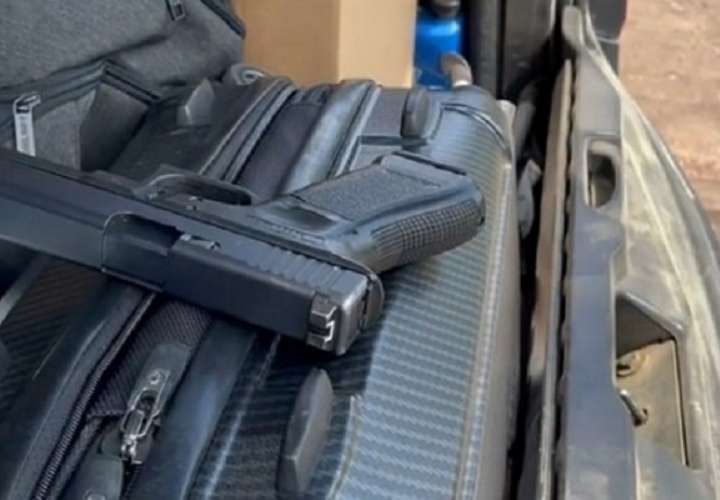 Investigarán a tongos por colocar un arma de fuego en el maletero de un vehículo