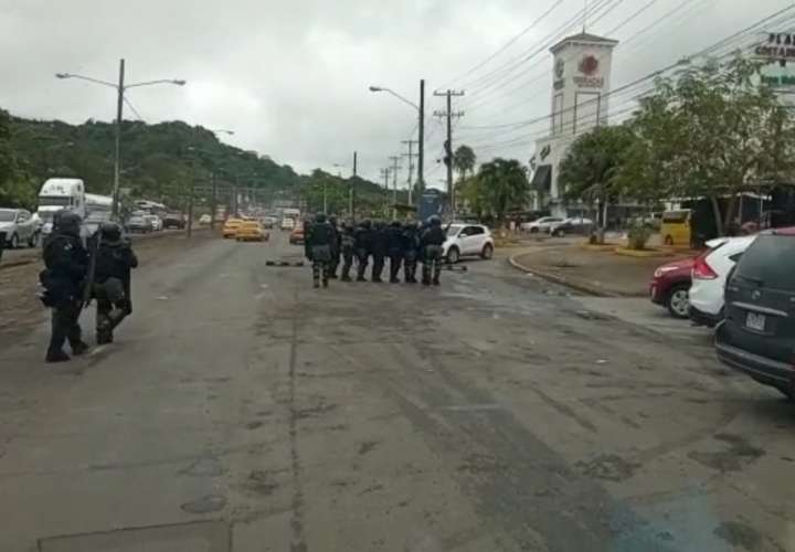 Tranques y arrestos en jornada de lucha de los taxistas  [Video]
