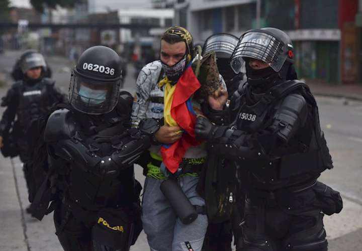  Al menos 27 muertos en Colombia "en el marco de las protestas", dice Fiscalía