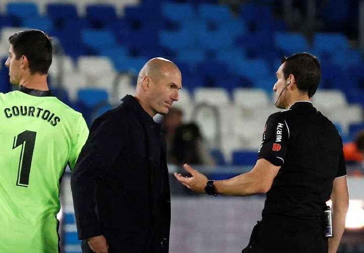 Zidane: "Hubo una mano anterior del Sevilla que ni miraron"