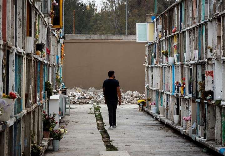  Los cementerios mexicanos ven la luz al final del túnel de la pandemia